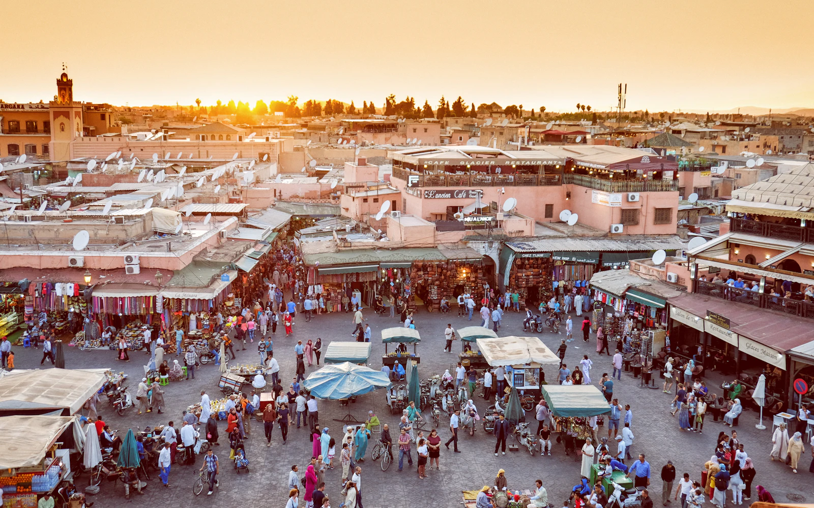 Place Jemaa el-Fna au coucher du soleil, Marrakech